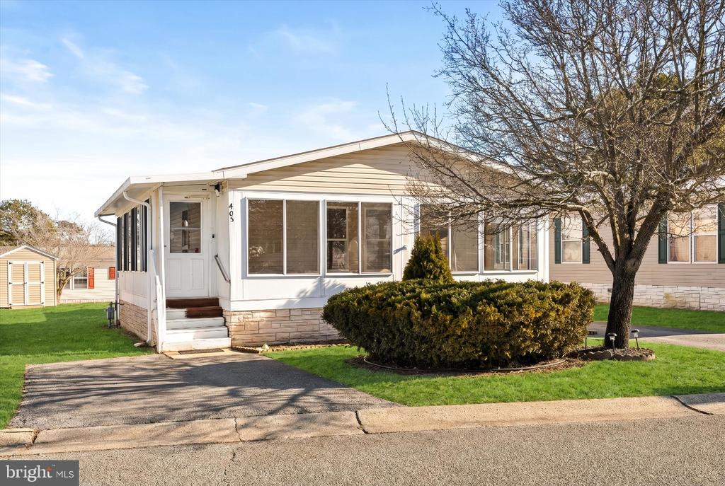 405 MAPLEHURST COURT