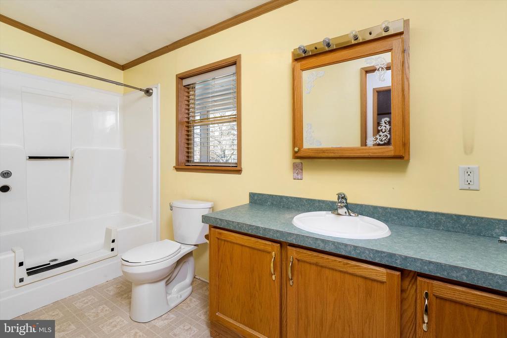 405 MAPLEHURST COURT