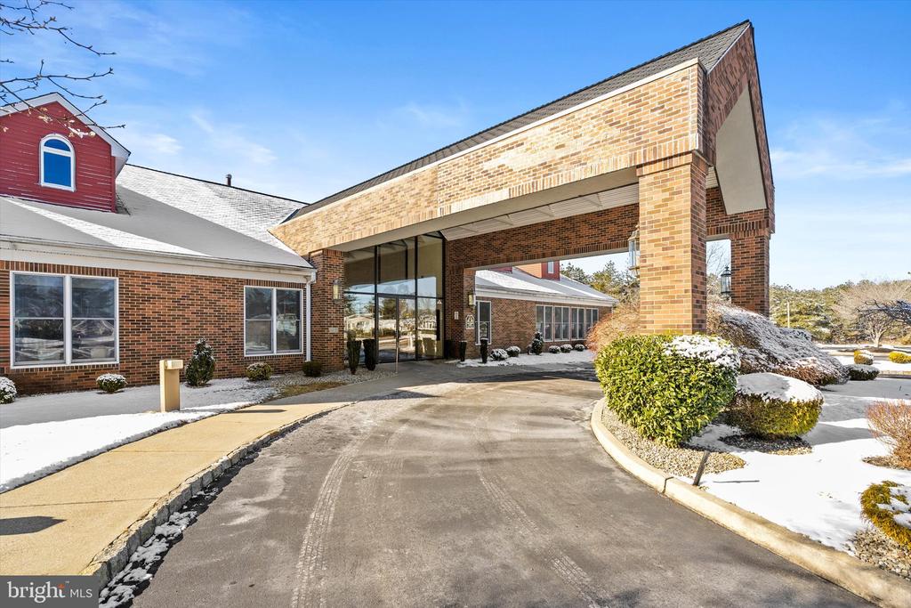 405 MAPLEHURST COURT