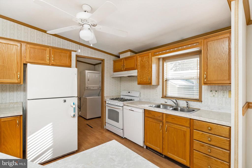 405 MAPLEHURST COURT
