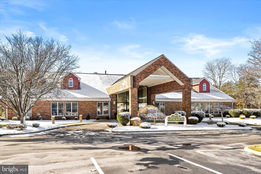 405 MAPLEHURST COURT