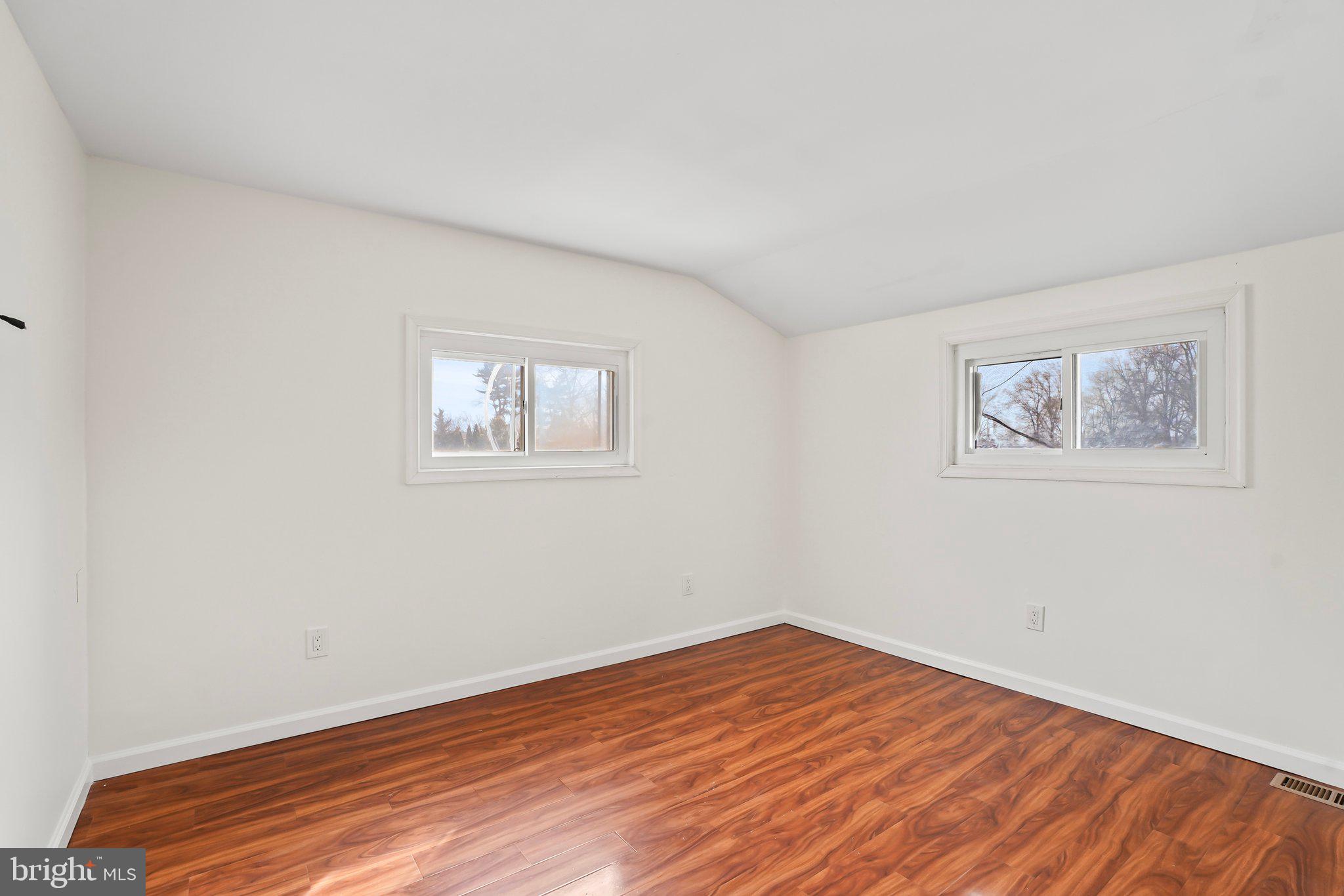 296 Thornridge Dr