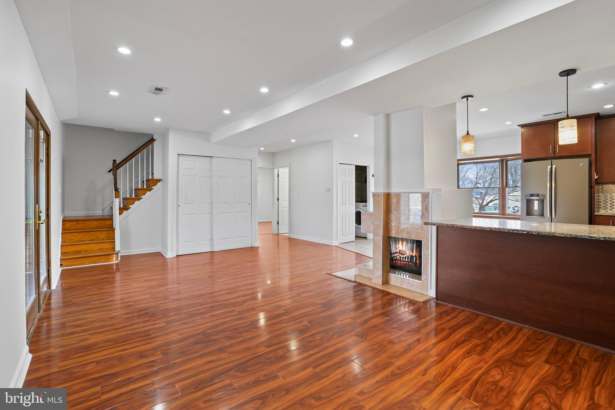 296 Thornridge Dr