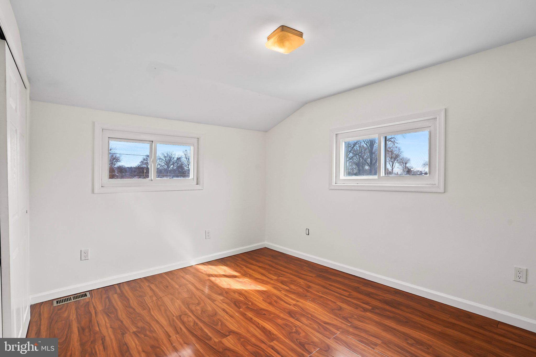 296 Thornridge Dr