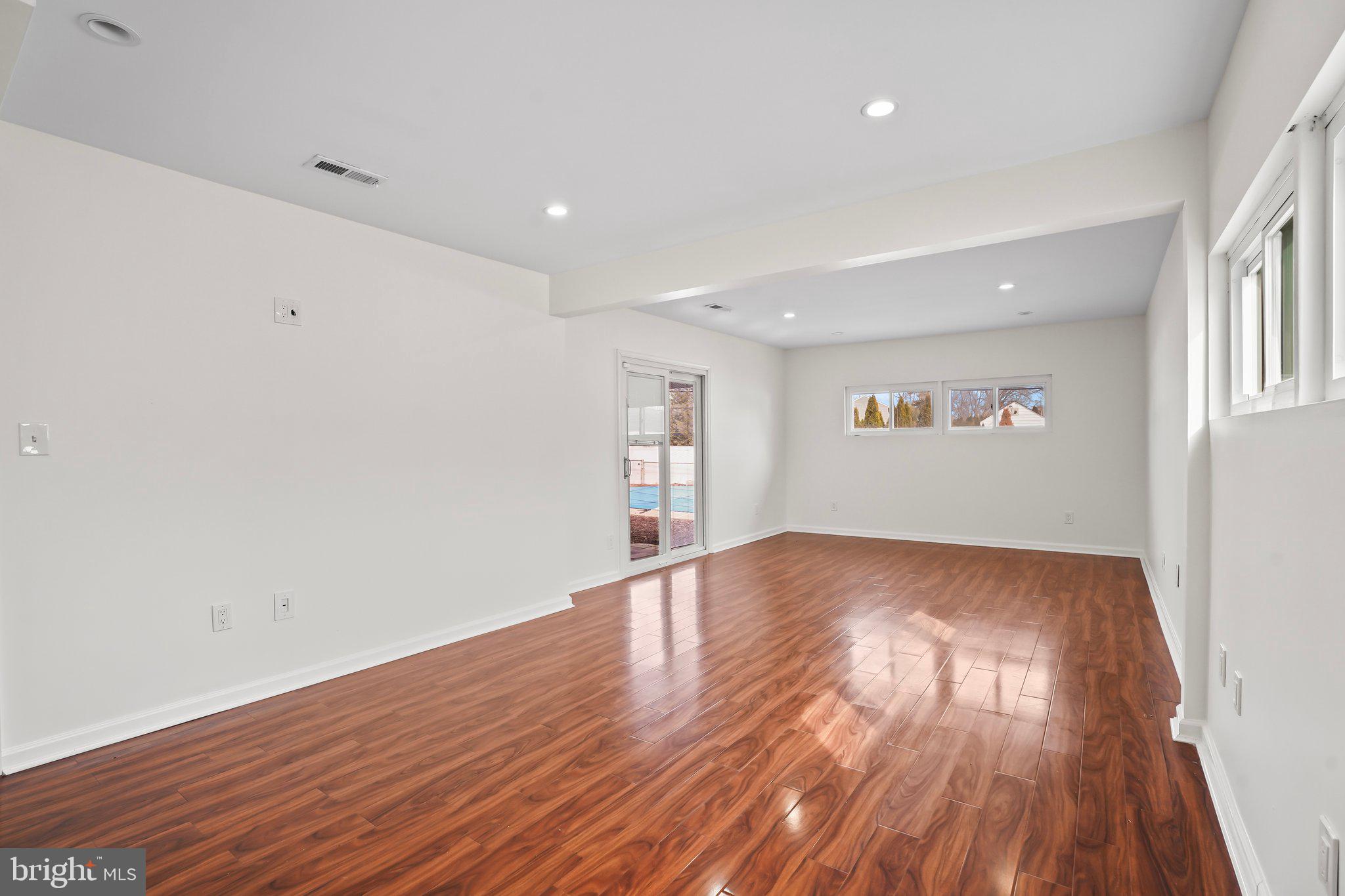 296 Thornridge Dr