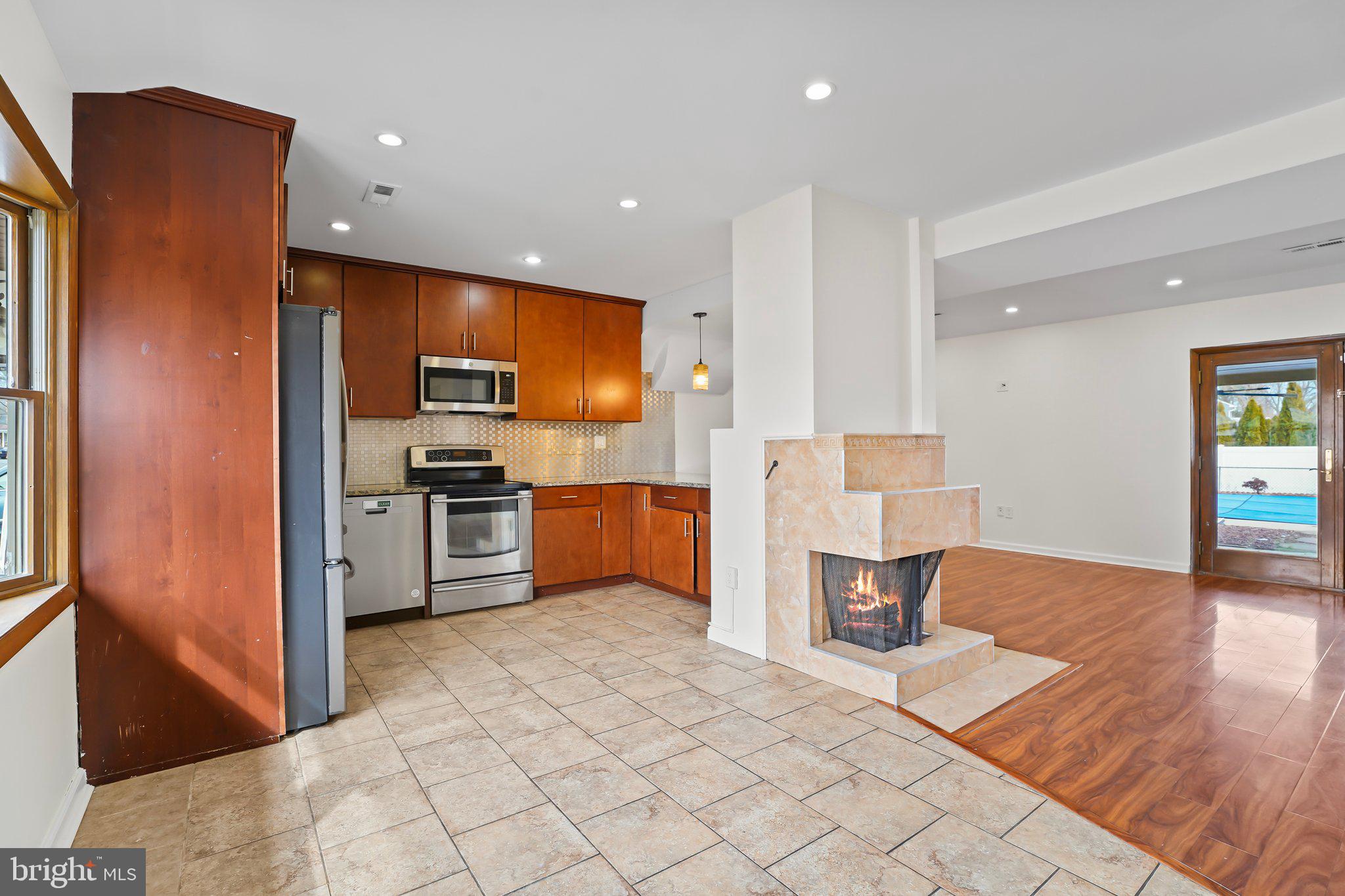 296 Thornridge Dr
