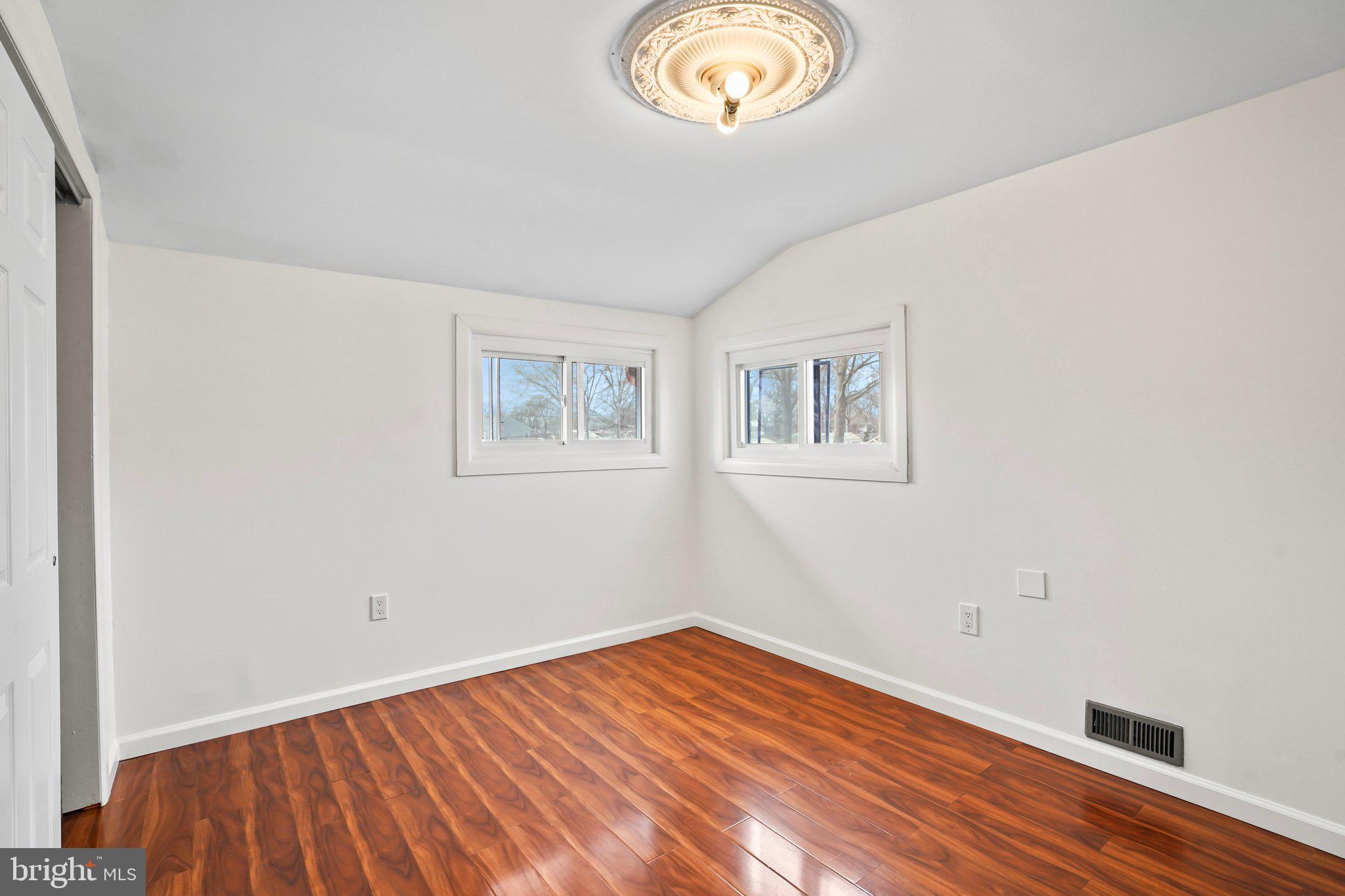 296 Thornridge Dr