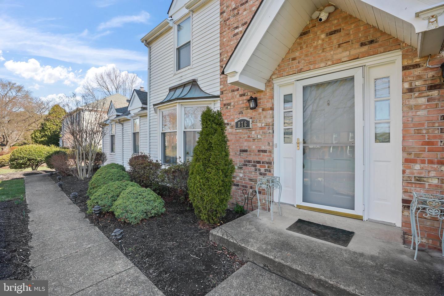 876 Henry Dr