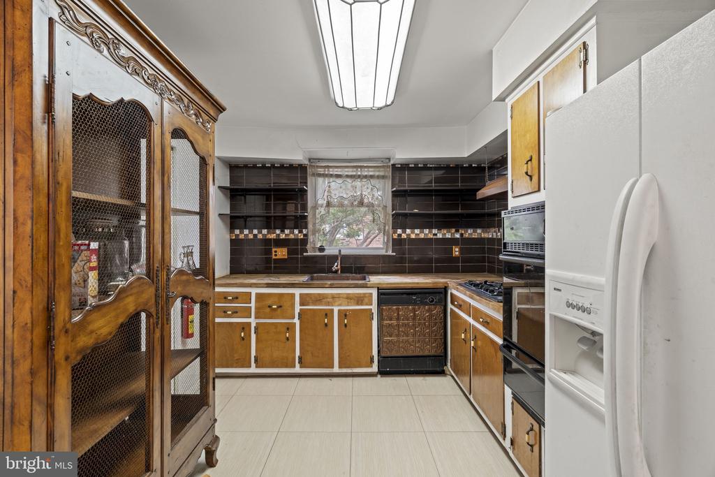 1203 FENWICK PLACE