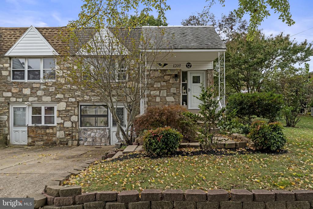 1203 FENWICK PLACE
