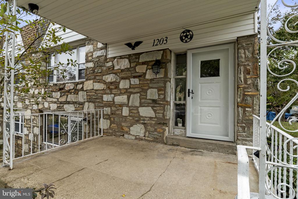 1203 FENWICK PLACE