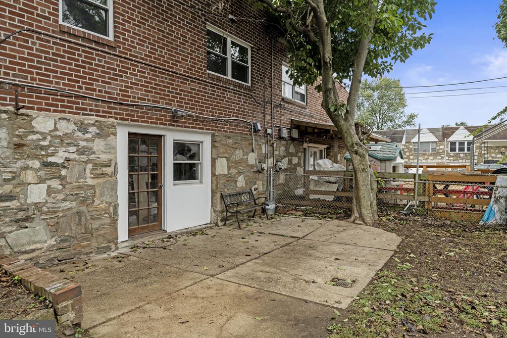 1203 FENWICK PLACE