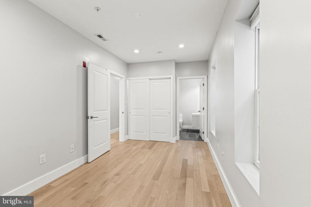 1005 N MARSHALL STREET Unit: 1
