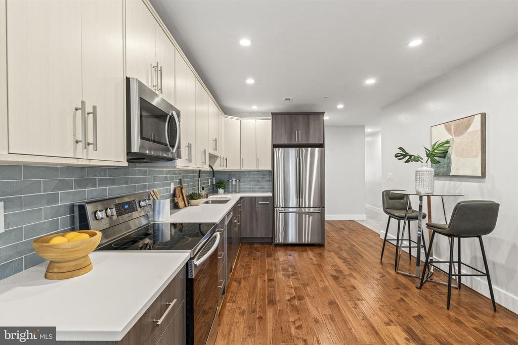 1005 N MARSHALL STREET Unit: 1
