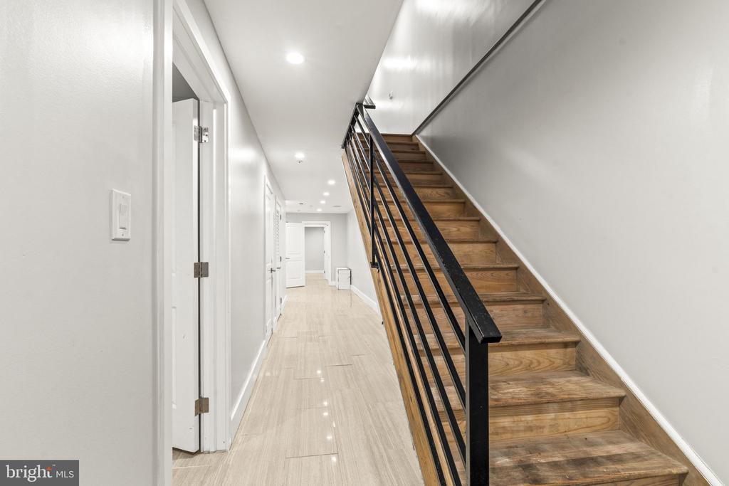 1005 N MARSHALL STREET Unit: 1