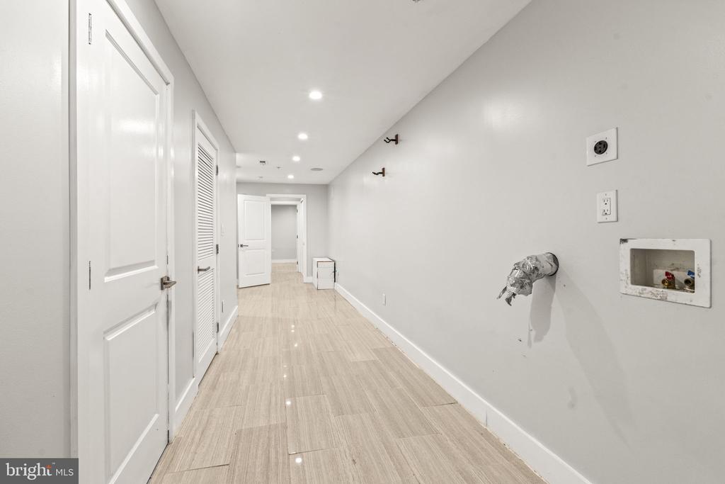 1005 N MARSHALL STREET Unit: 1
