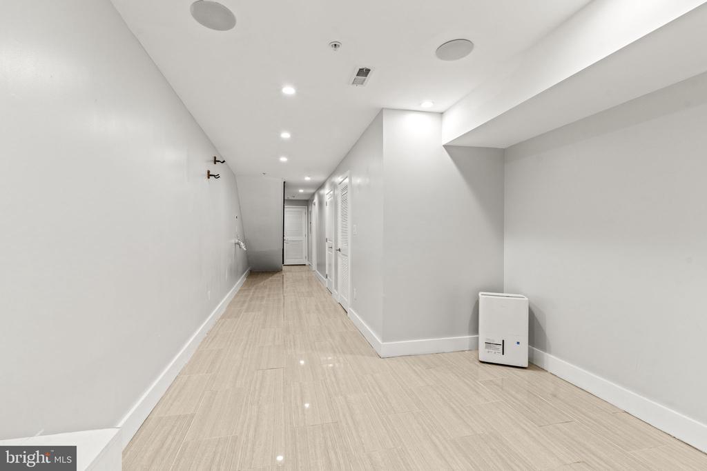 1005 N MARSHALL STREET Unit: 1