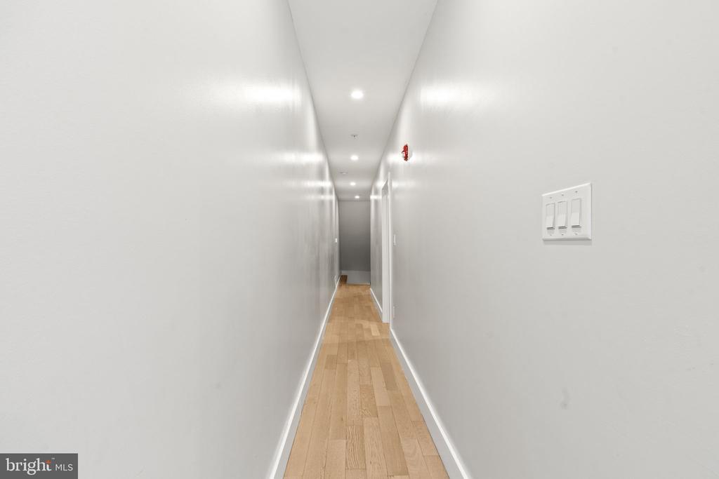 1005 N MARSHALL STREET Unit: 1