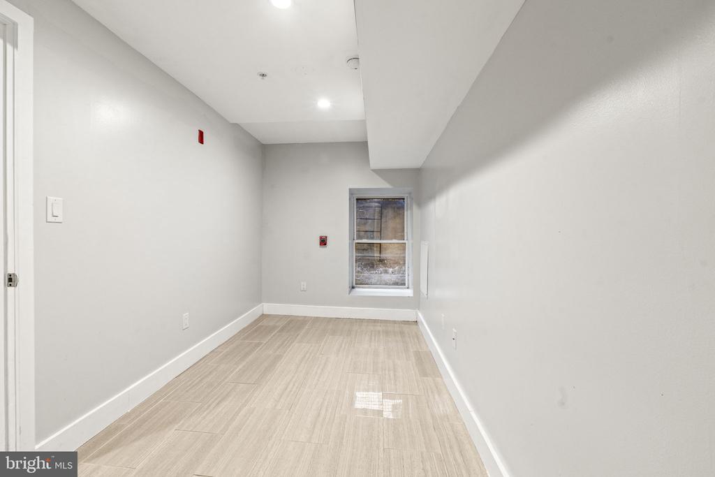 1005 N MARSHALL STREET Unit: 1