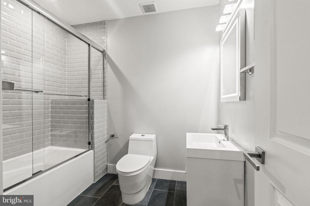 1005 N MARSHALL STREET Unit: 1