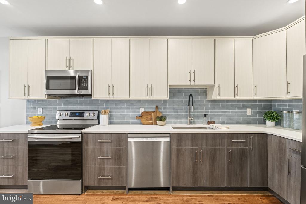1005 N MARSHALL STREET Unit: 1