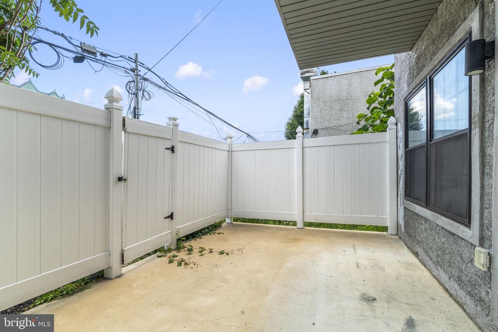 1005 N MARSHALL STREET Unit: 1