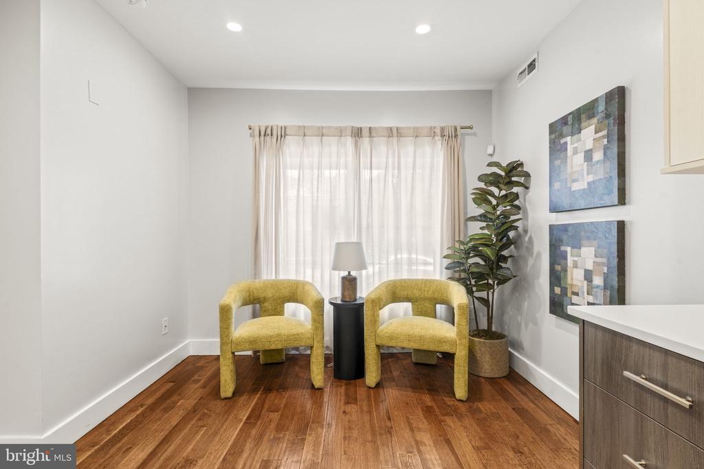 1005 N MARSHALL STREET Unit: 1