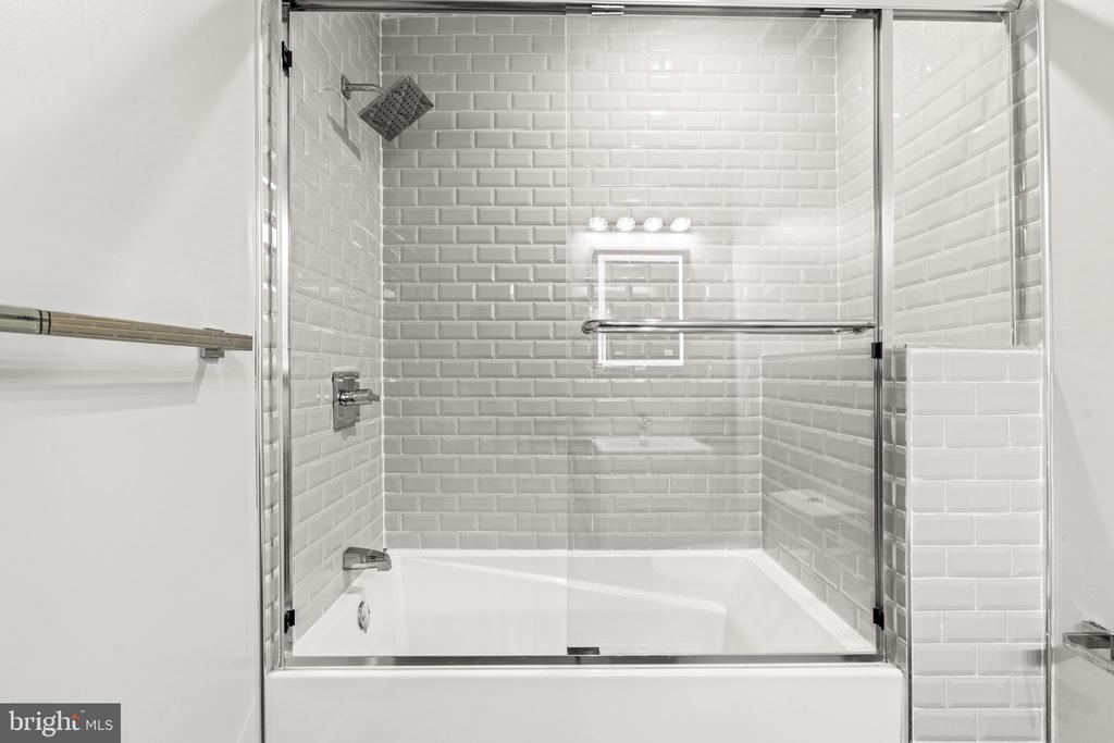 1005 N MARSHALL STREET Unit: 1