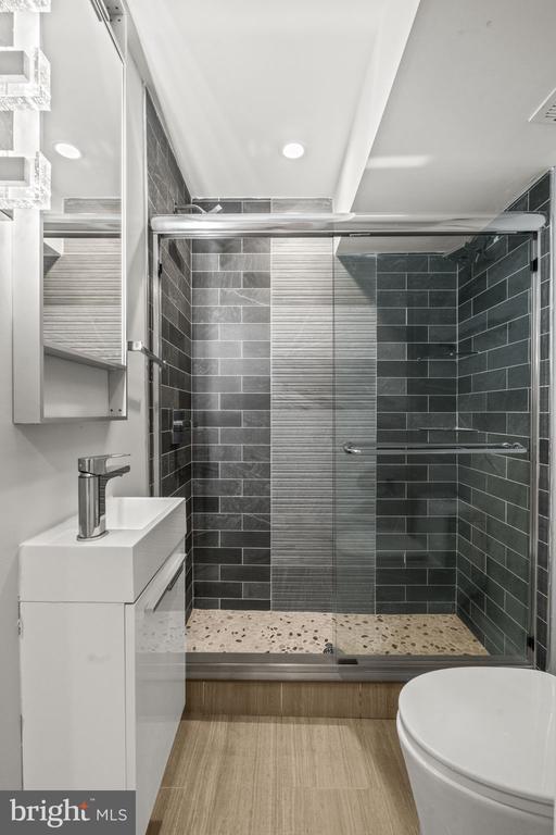 1005 N MARSHALL STREET Unit: 1