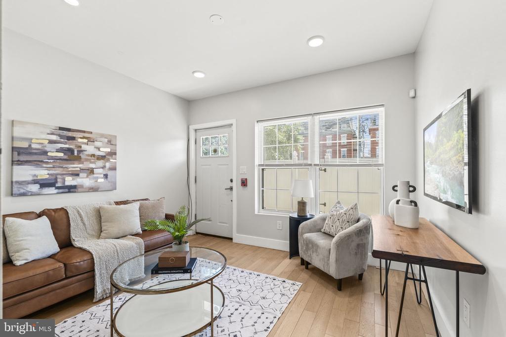 1005 N MARSHALL STREET Unit: 1