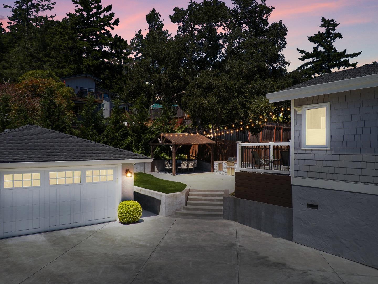 281 La Cuesta DR