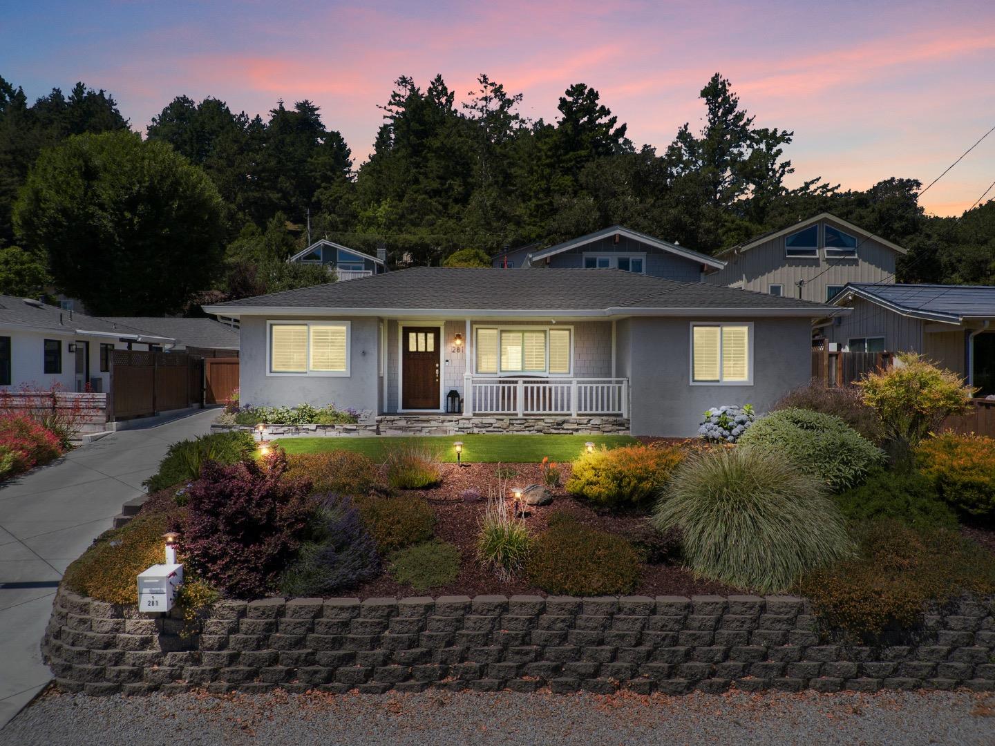 281 La Cuesta DR