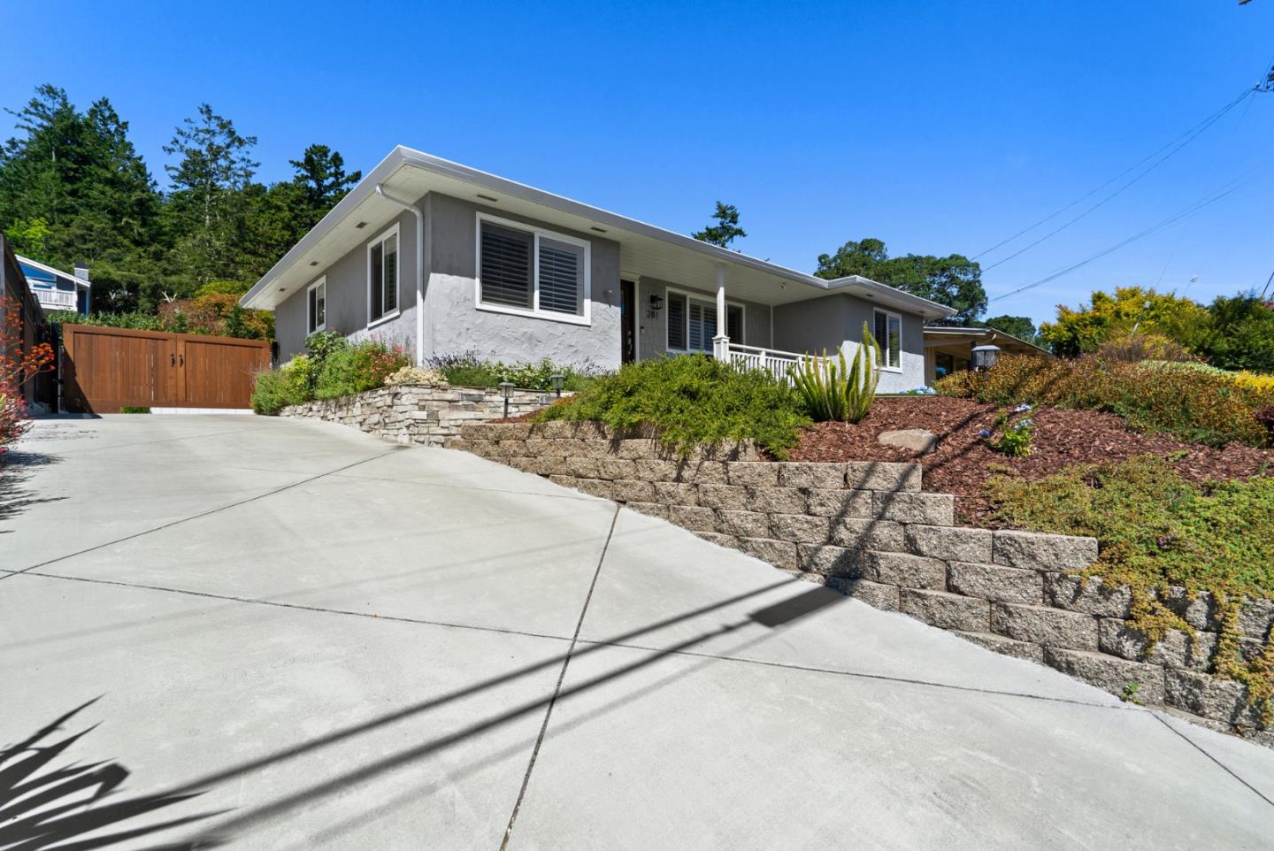 281 La Cuesta DR