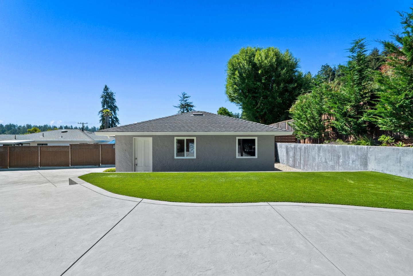 281 La Cuesta DR