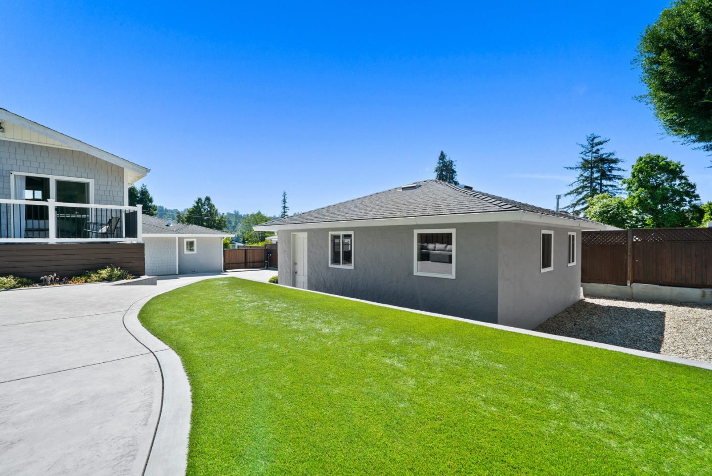 281 La Cuesta DR