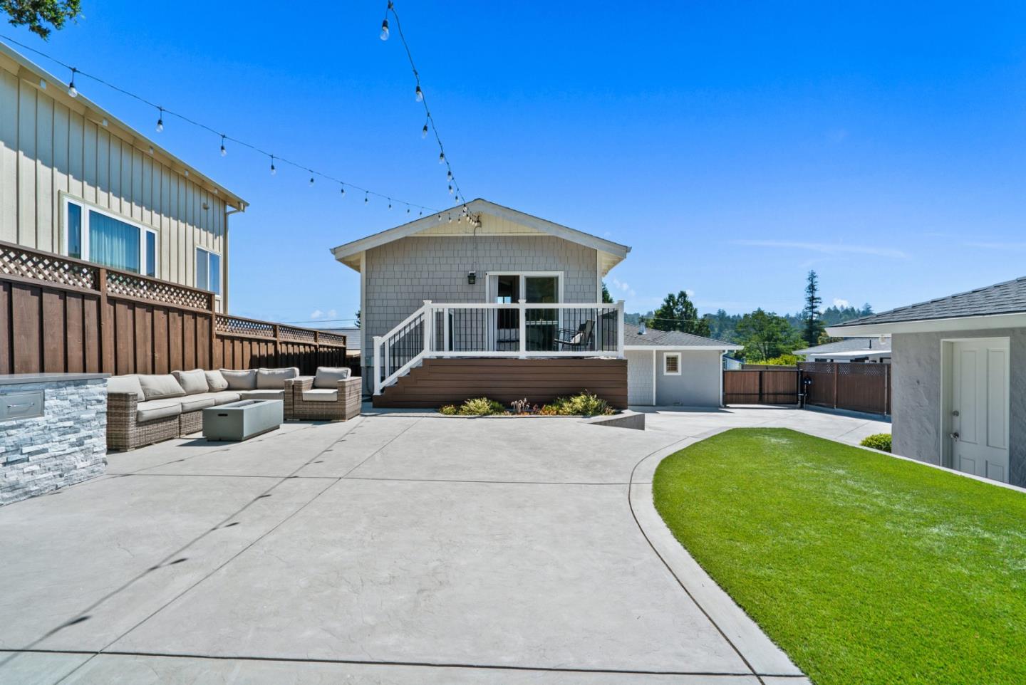 281 La Cuesta DR