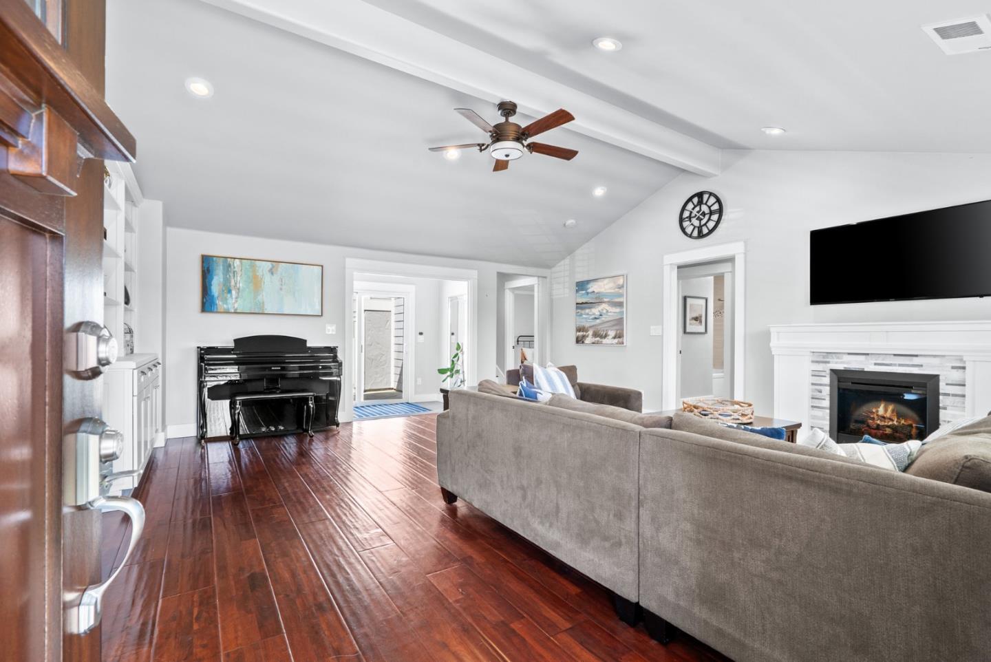 281 La Cuesta DR