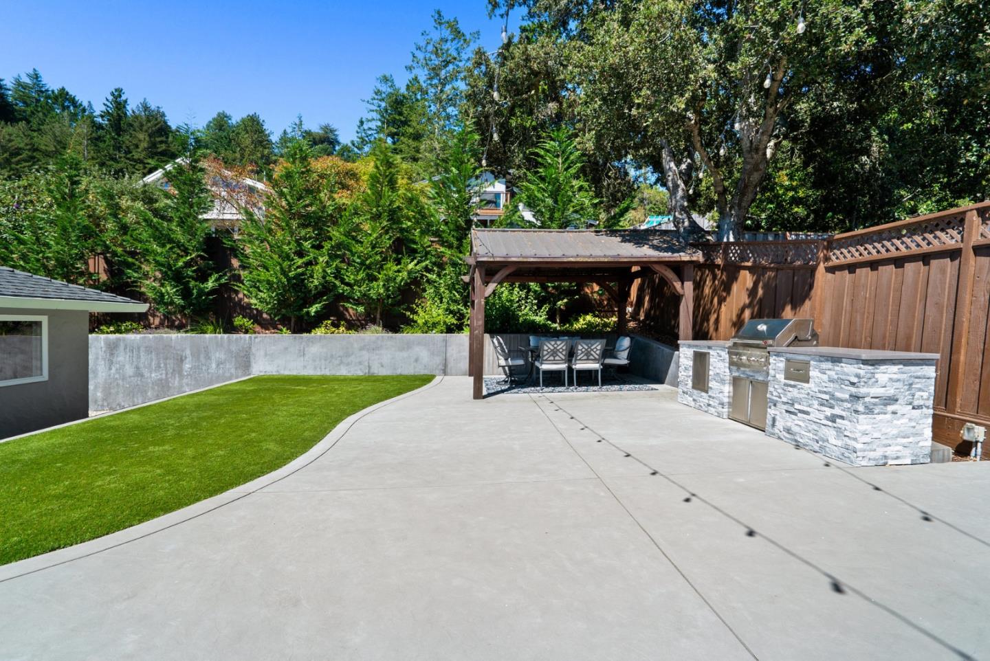281 La Cuesta DR