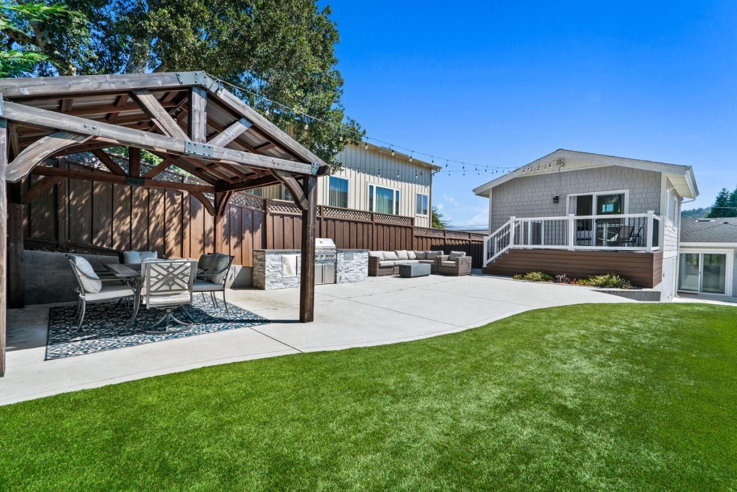 281 La Cuesta DR