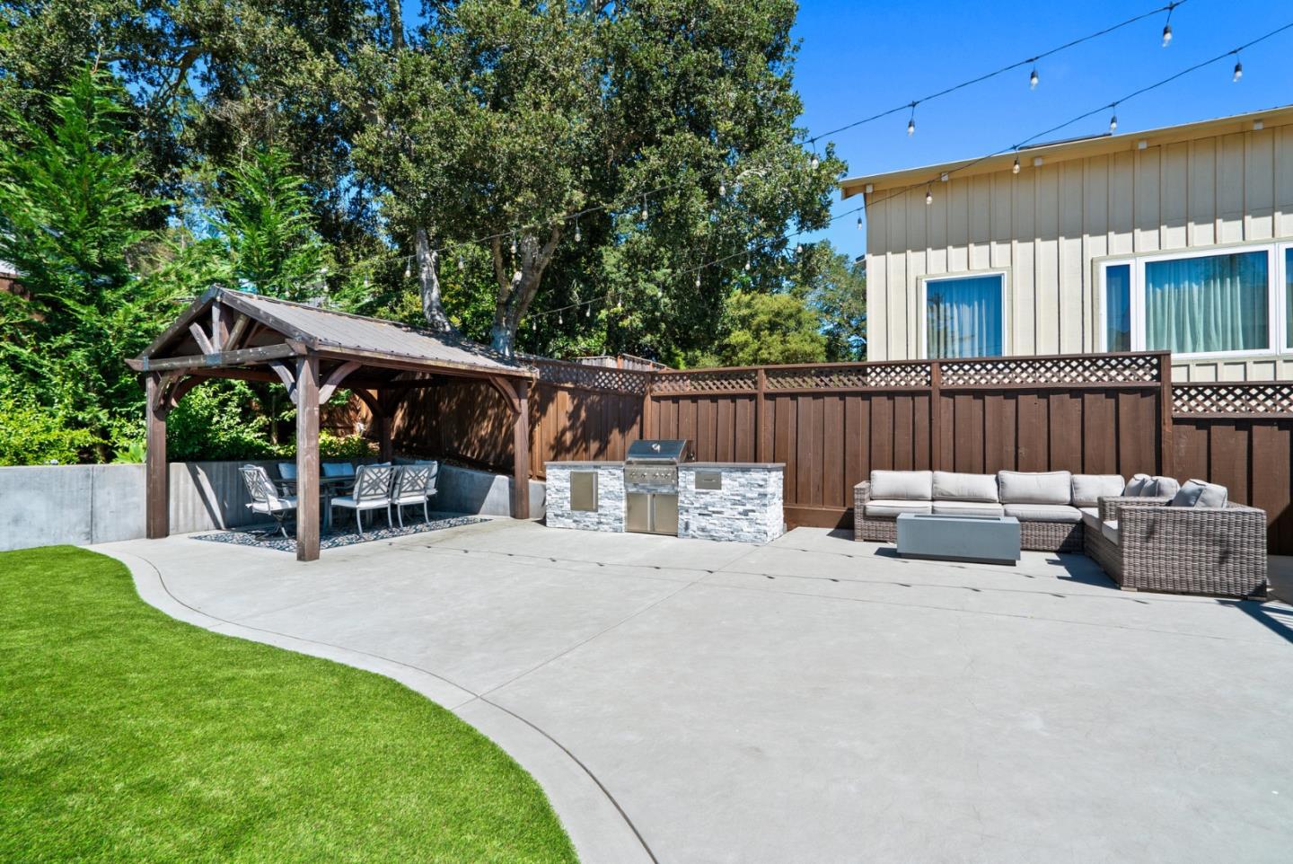 281 La Cuesta DR