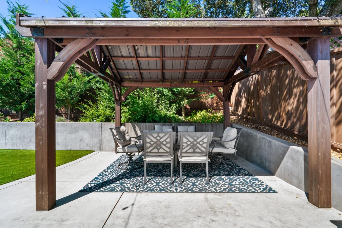 281 La Cuesta DR