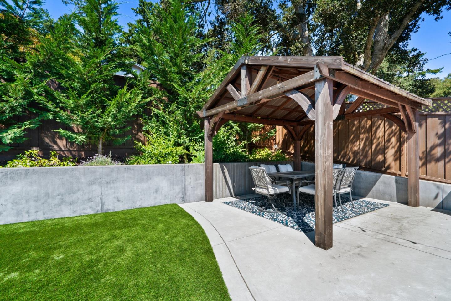 281 La Cuesta DR
