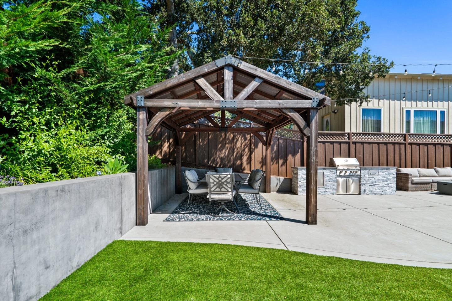 281 La Cuesta DR