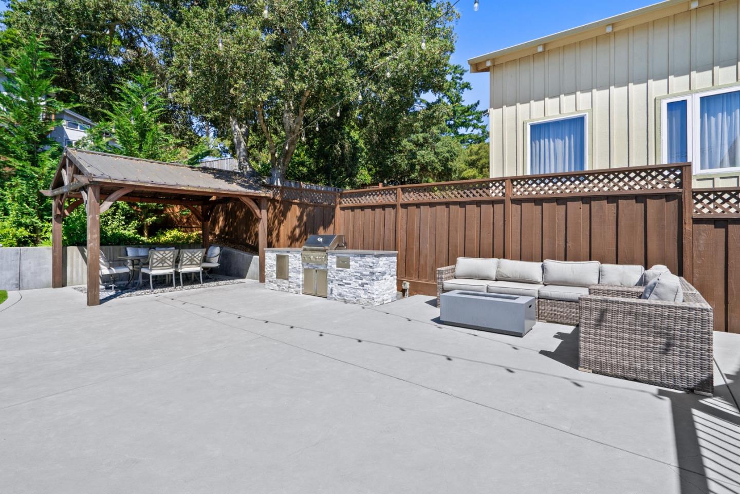 281 La Cuesta DR