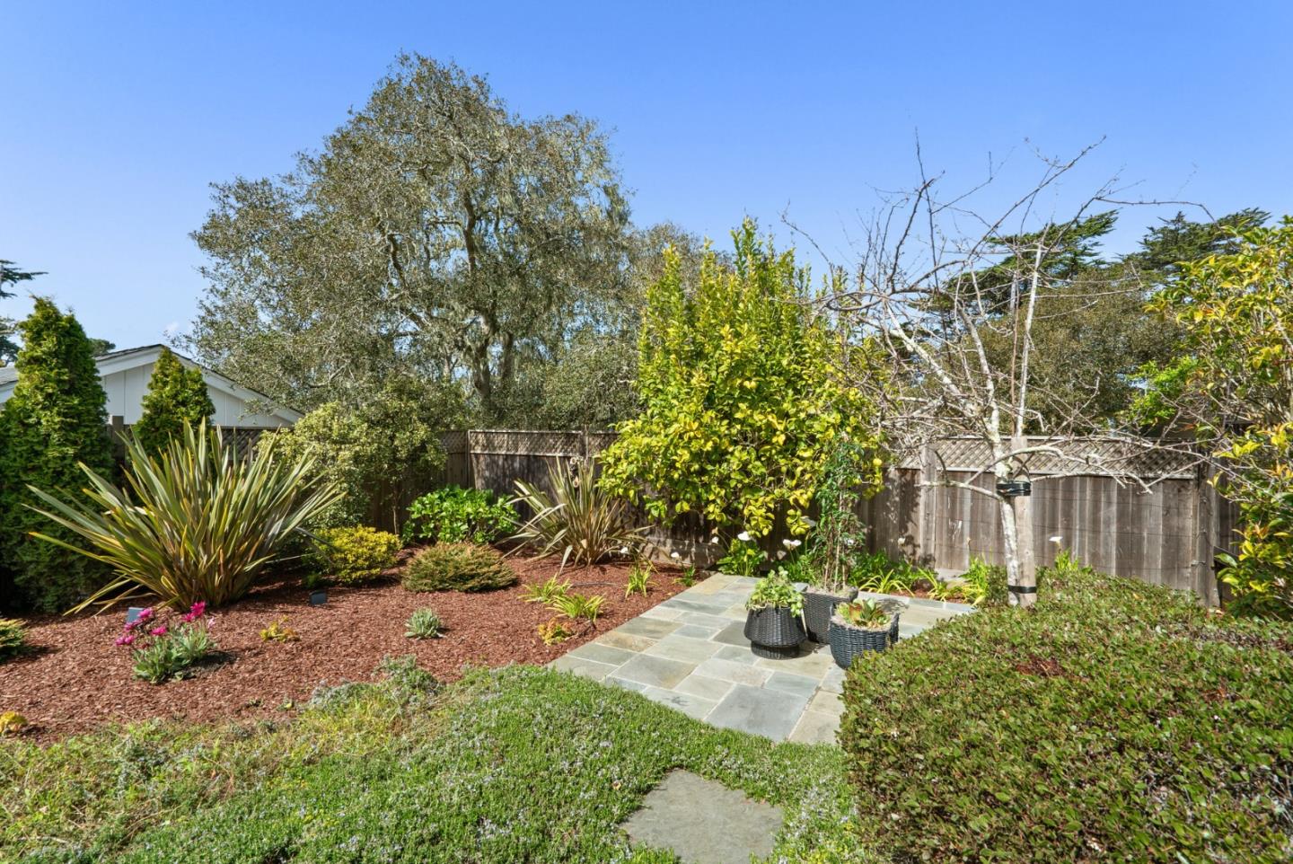 352 Bishop AVE
