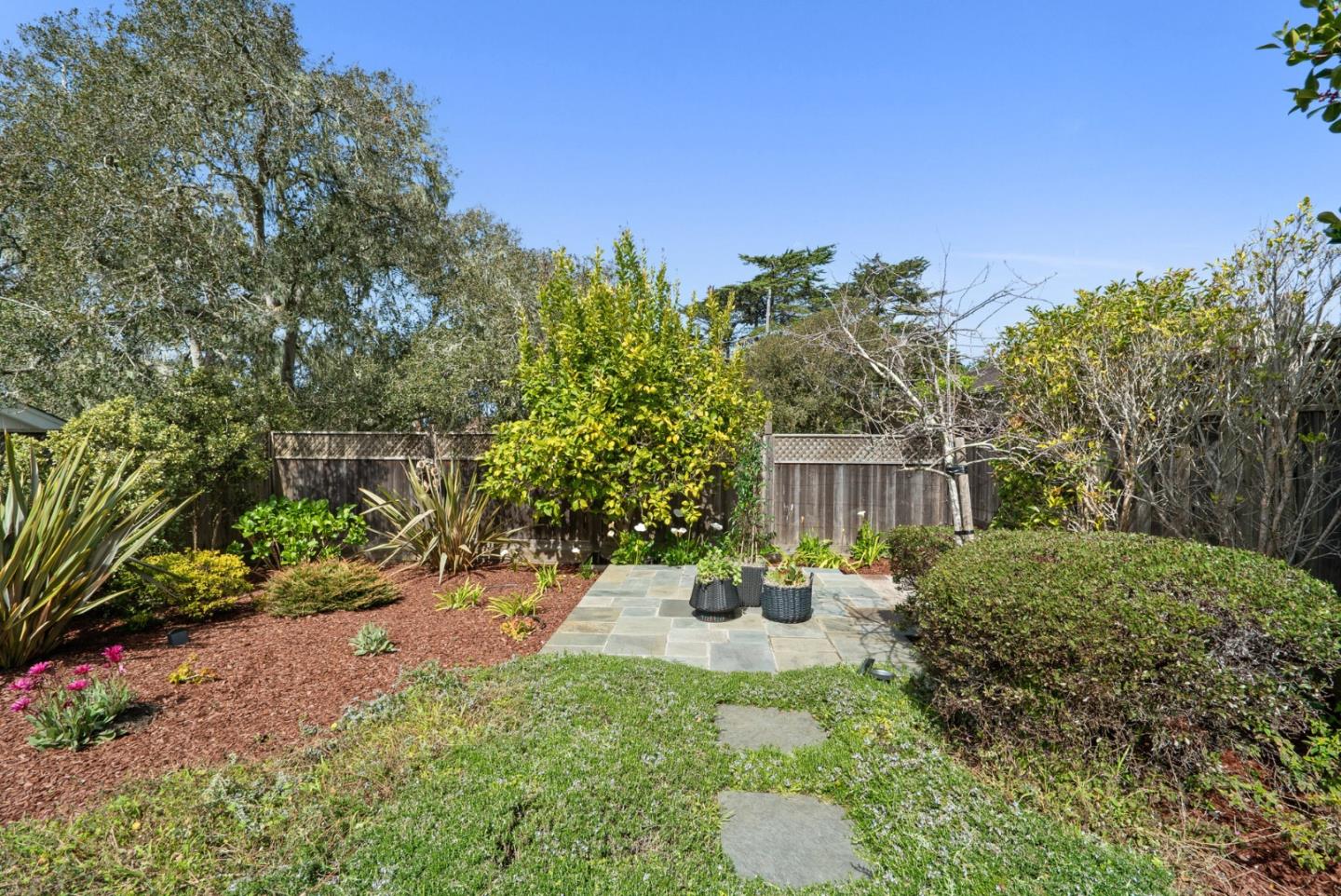 352 Bishop AVE