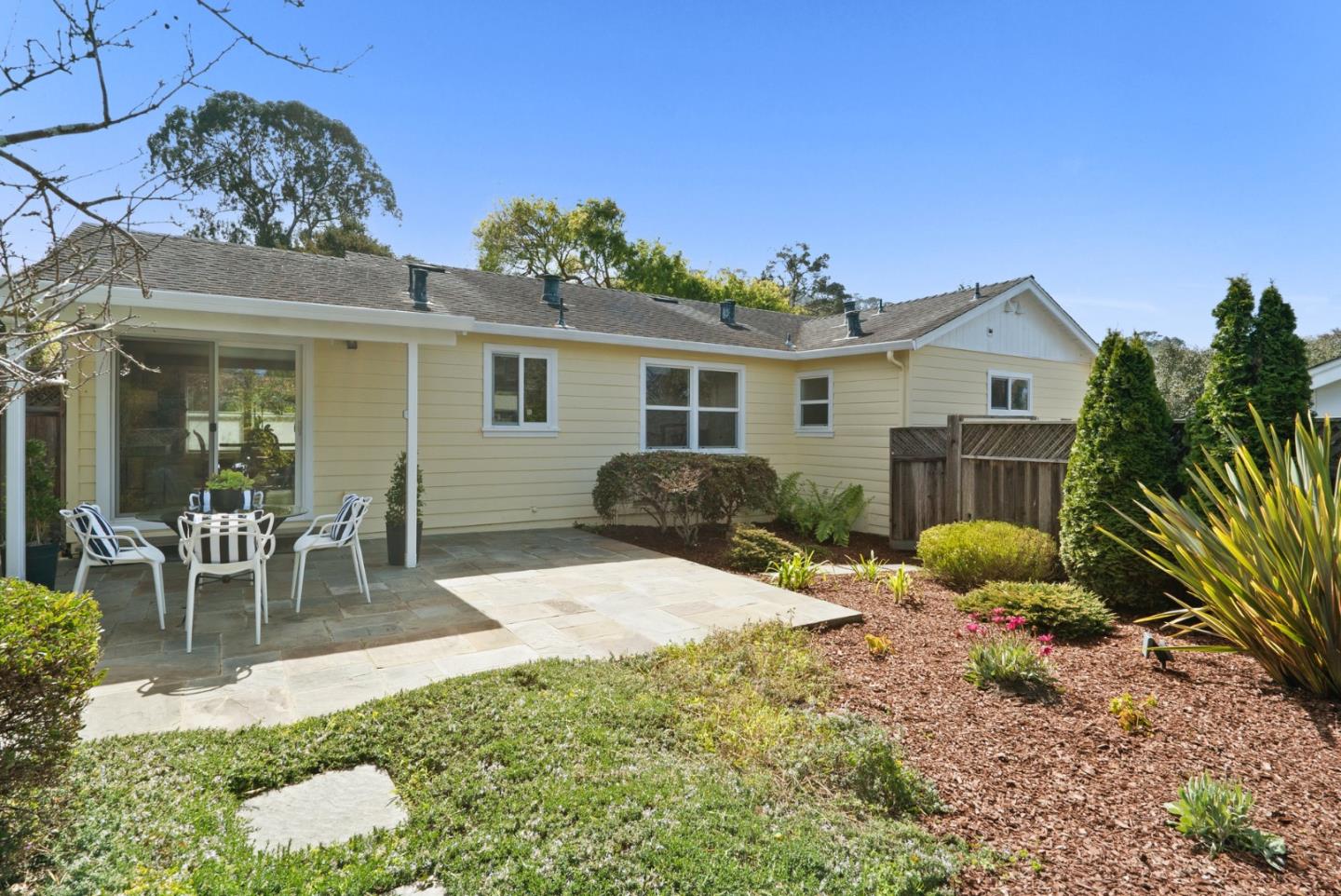 352 Bishop AVE