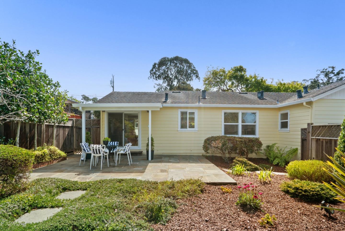 352 Bishop AVE