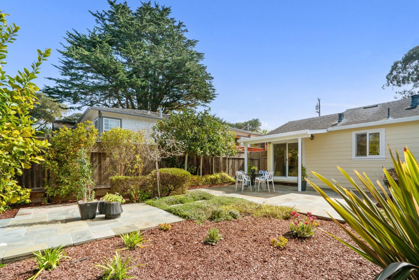 352 Bishop AVE