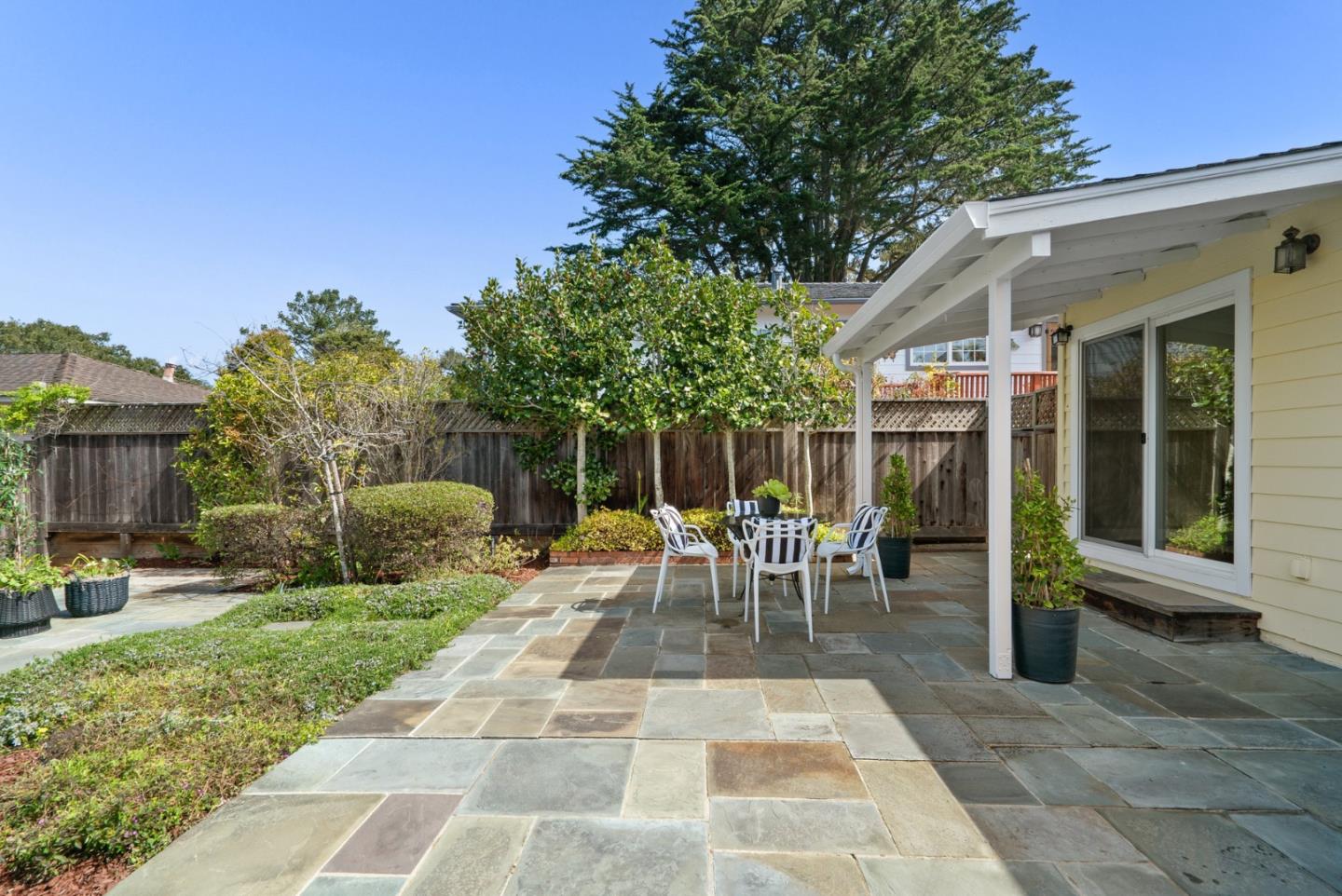 352 Bishop AVE
